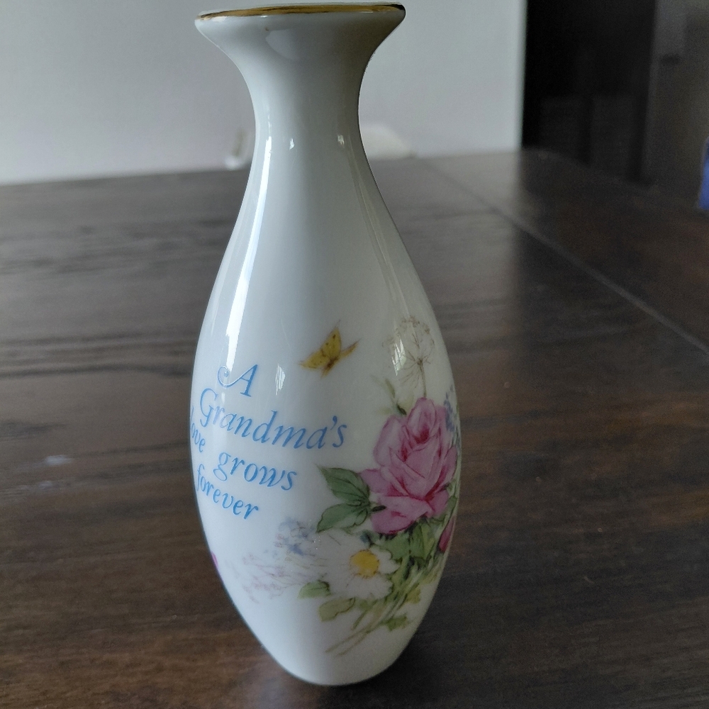 🛼Floral Gramma White Vase with Pink Accents - Picture 1 of 5